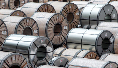 철강사들의 공장 수리로 이달 철강제품 수급이 빠듯할 것으로 전망된다. 사진은 현대제철 냉연제품의 모습. <현대제철 제공>